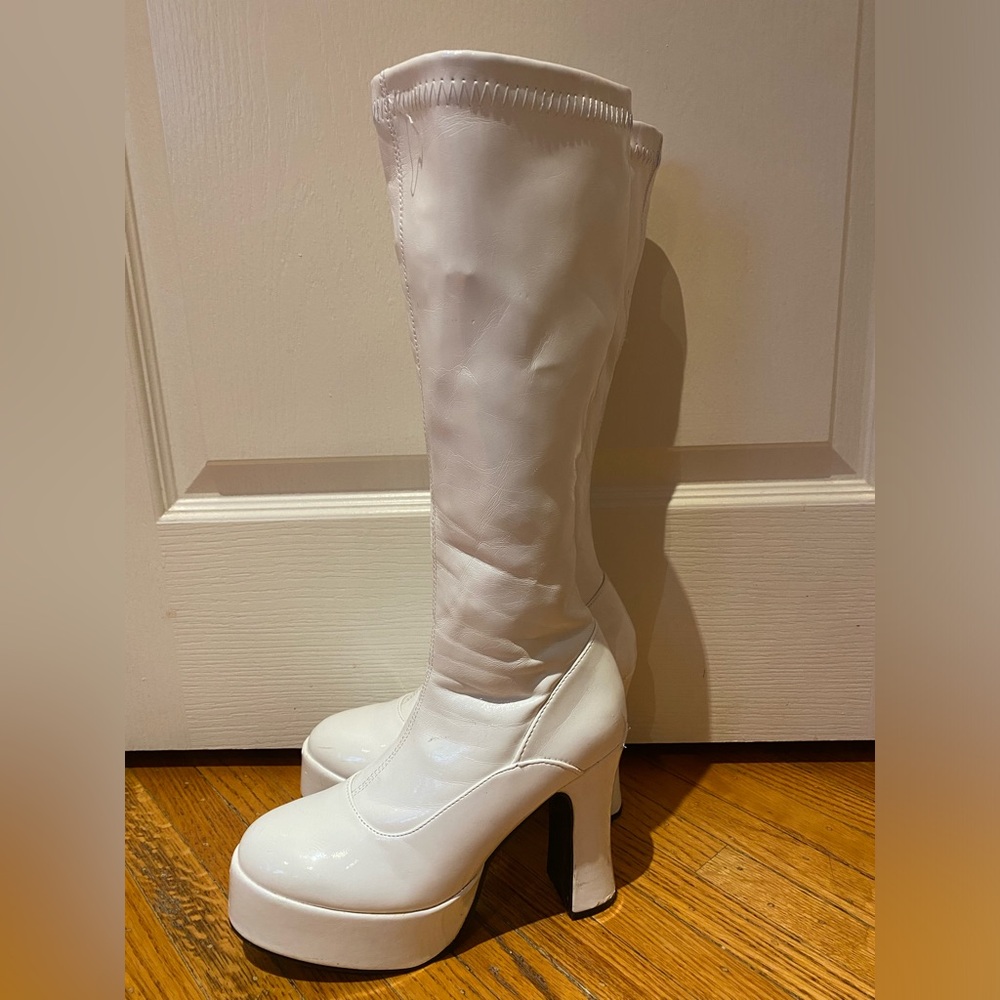 White shiny pleather pumps